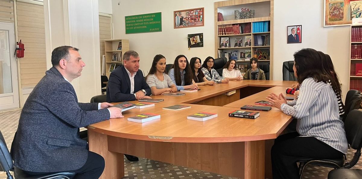 31 Mart – Azərbaycanlıların Soyqırımı Gününə həsr olunmuş kitab sərgisi keçirilib