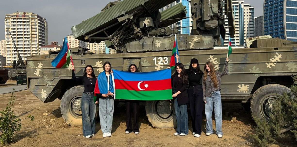 Ailə və ev təhsili ixtisasının tələbələri Hərbi Qənimətlər Parkına ekskursiya ediblər