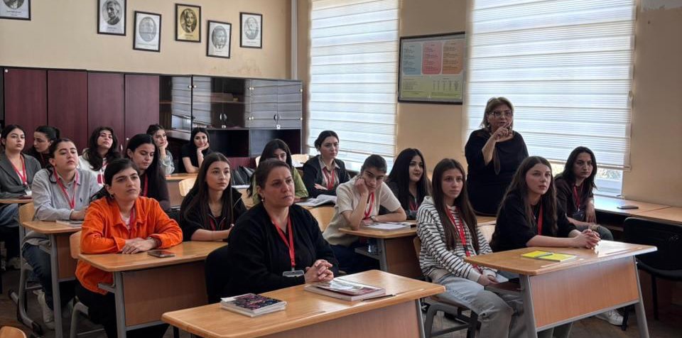Aprel döyüşlərinə həsr olunmuş dərslər təşkil olunub