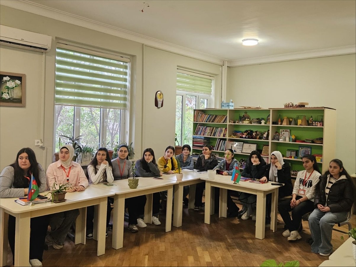 “Conversation Club”da iş müraciəti məktubu mövzusu müzakirə olunub*