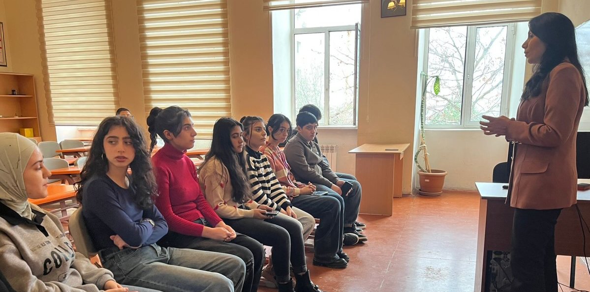 Conversation Club çərçivəsində tələbələr sağlam həyat tərzini müzakirə ediblər