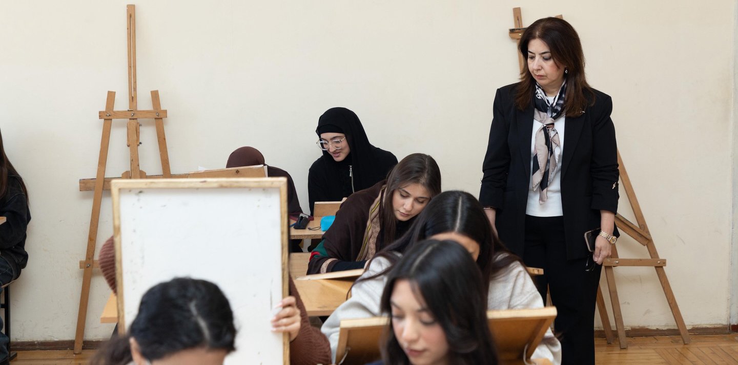 “Dekorativ rəngkarlıq” fənnindən vitraj texnikası üzrə imtahan keçirilib