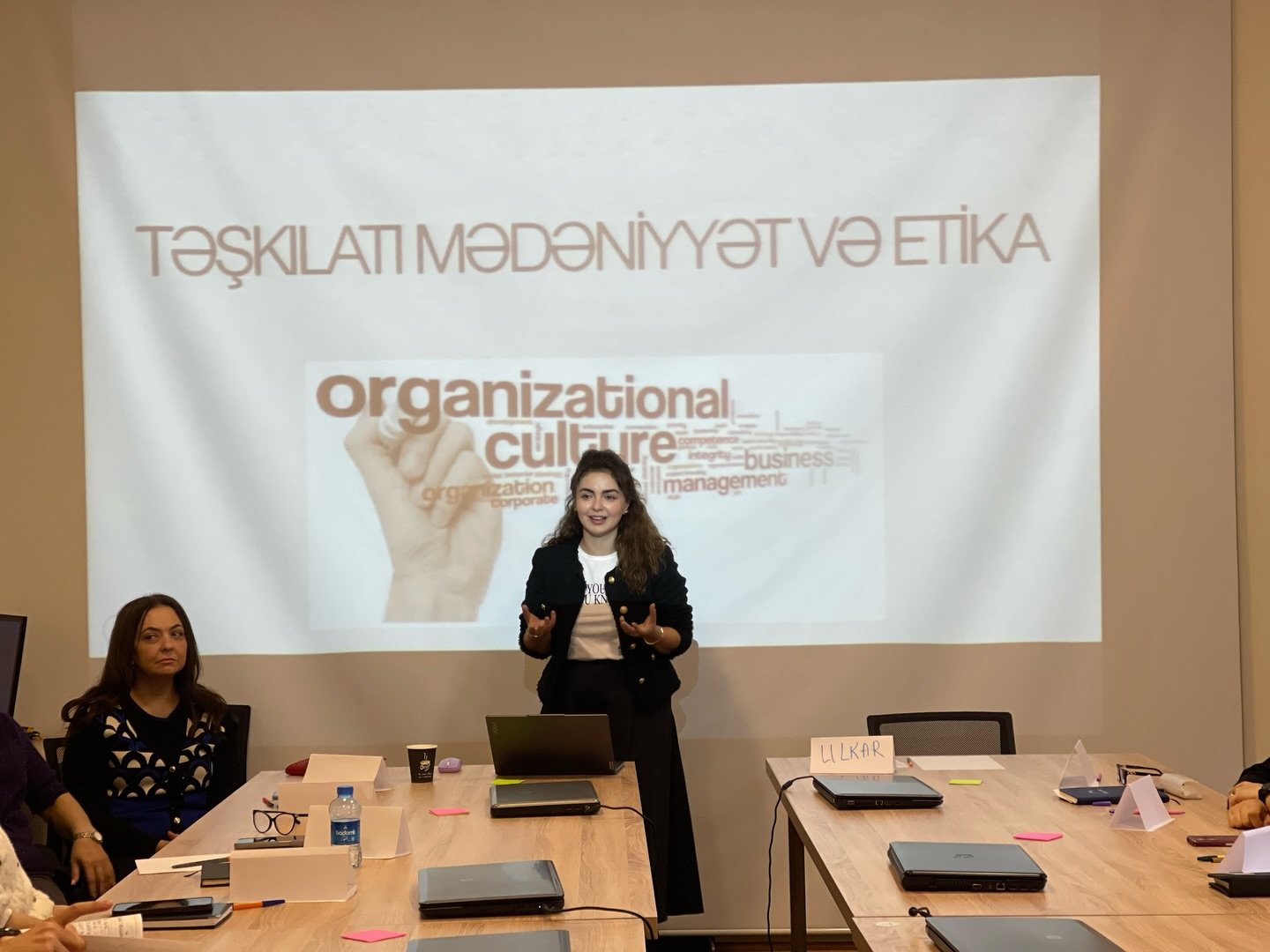 İnzibati heyət üçün “Təşkilati mədəniyyət və etika” təliminin növbəti sessiyası keçirilib
