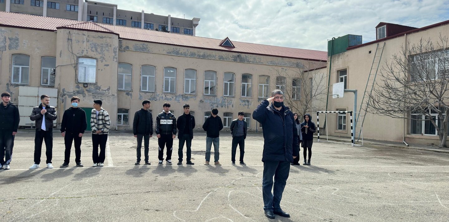 “Sıradan çıxma və rəisə yaxınlaşma” mövzusunda praktiki dərs keçirilib